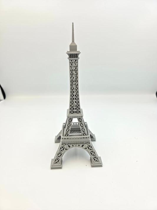 “3D printed Eiffel Tower miniature in PLA – detailed Paris landmark model for home décor and collectors.”