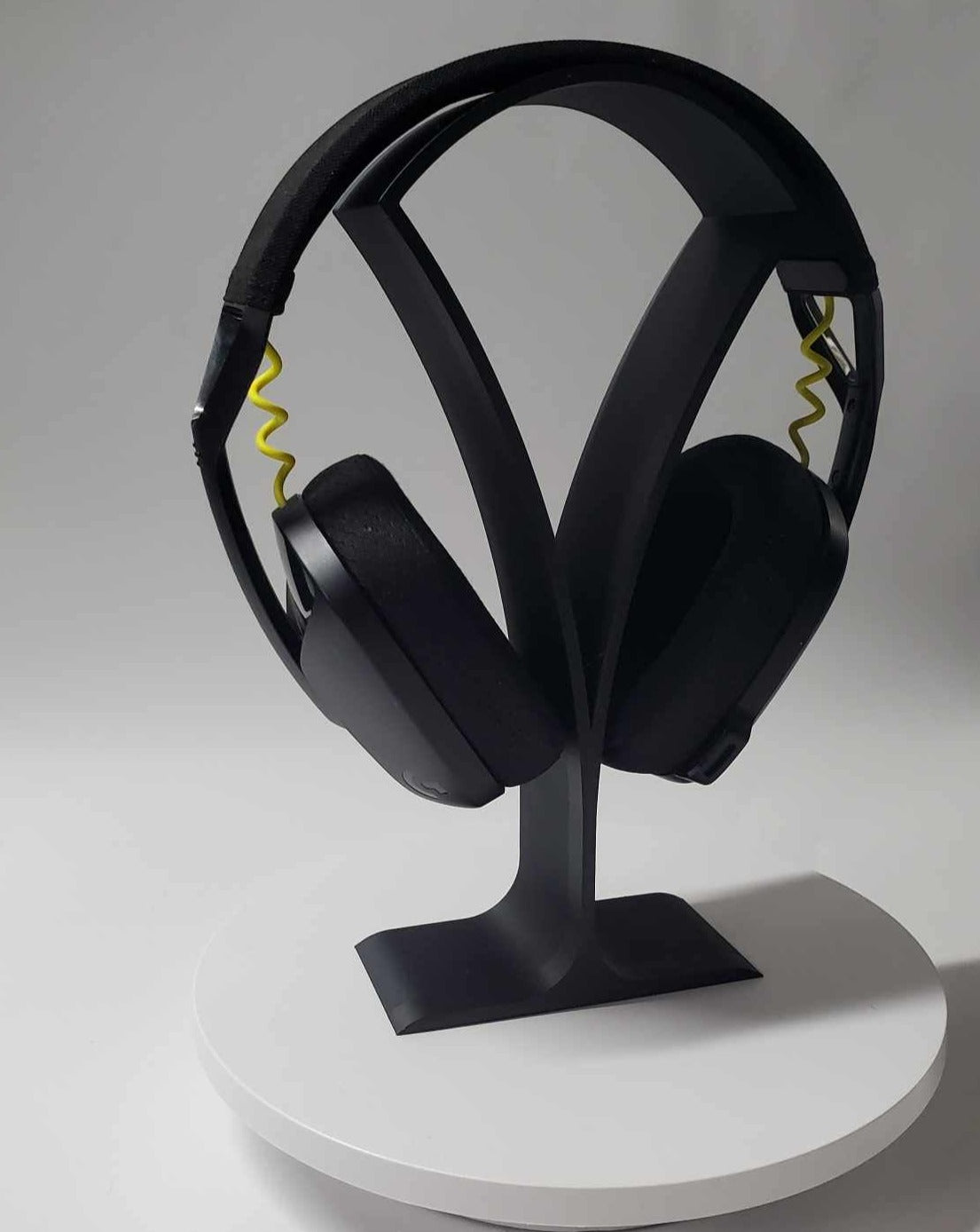 Modern headphone stand