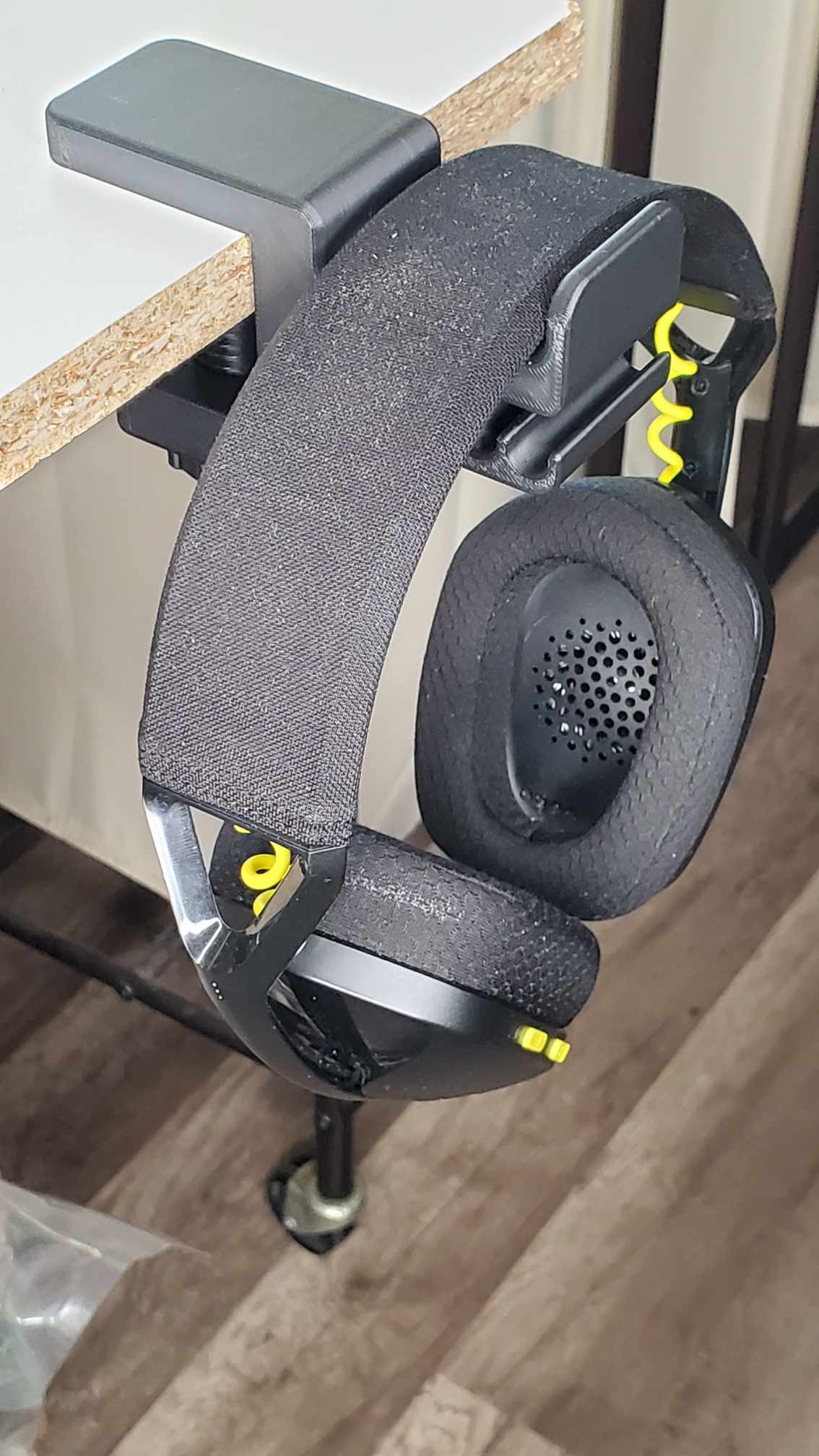 Headphone desk holder