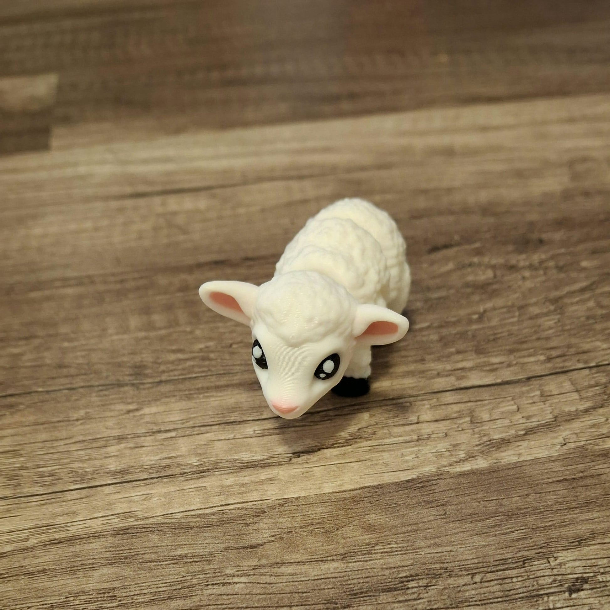 “Articulated 3D printed little lamb figure with movable legs and flexible body – cute farm animal toy.”